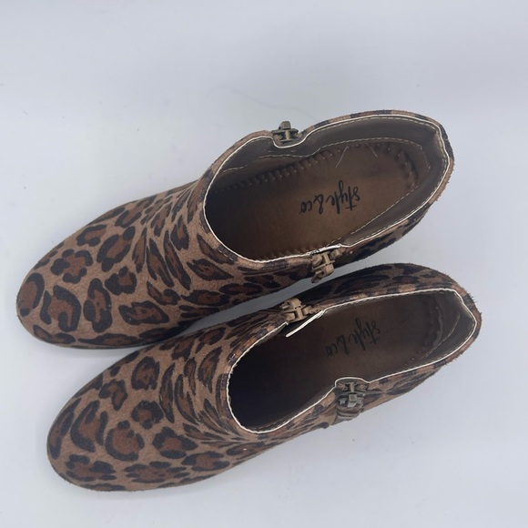 Women’s Leopard Print Booties Size 6 - Picture 5 of 10